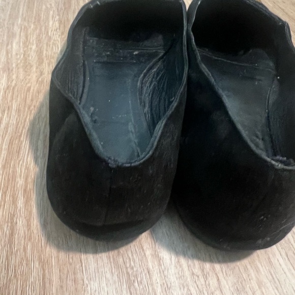 VINTAGE YSL EVELYN BLACK SUEDE GOLD TOE CAP FLATS SIZE 6.5 VERY WORN. - Picture 4 of 12